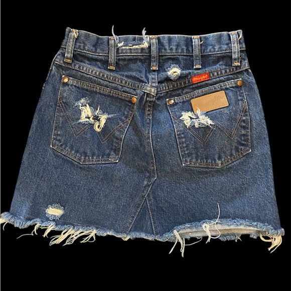 Wrangler 🤠 distressed, denium skirt NWOT - Picture 2 of 5